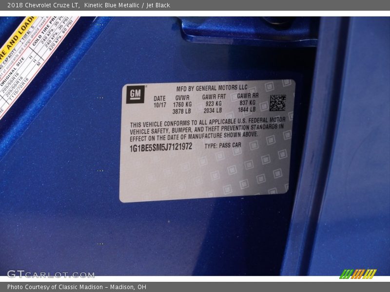 Kinetic Blue Metallic / Jet Black 2018 Chevrolet Cruze LT