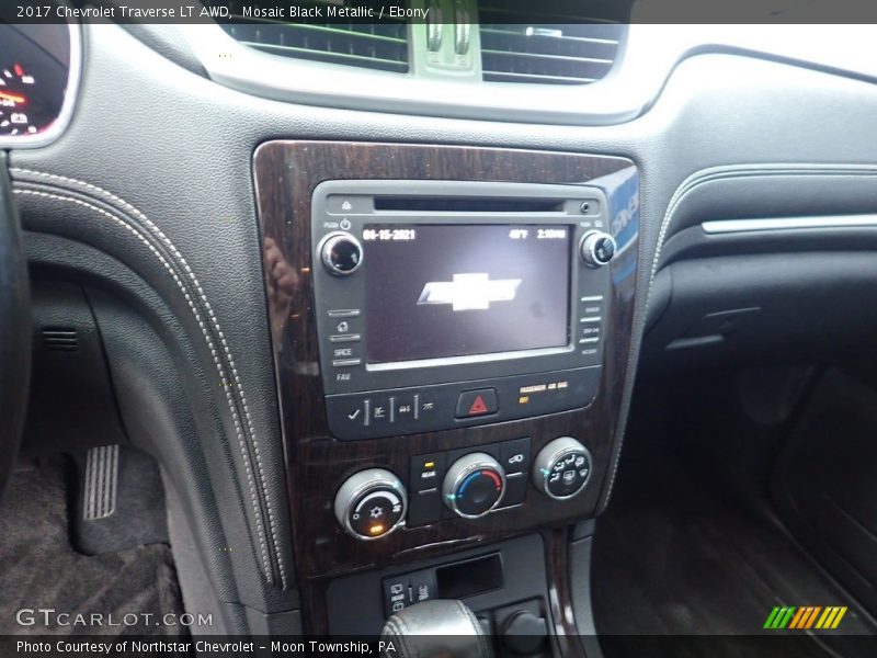 Mosaic Black Metallic / Ebony 2017 Chevrolet Traverse LT AWD