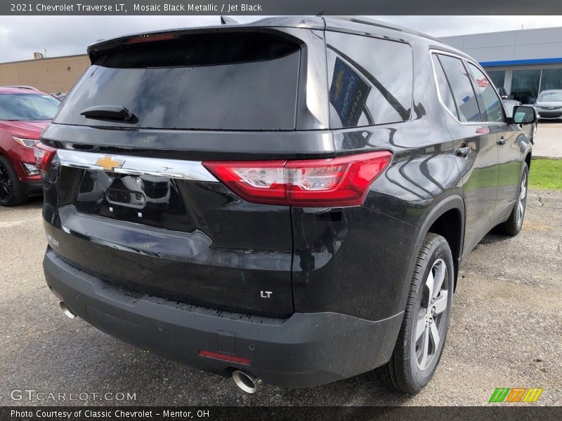 Mosaic Black Metallic / Jet Black 2021 Chevrolet Traverse LT