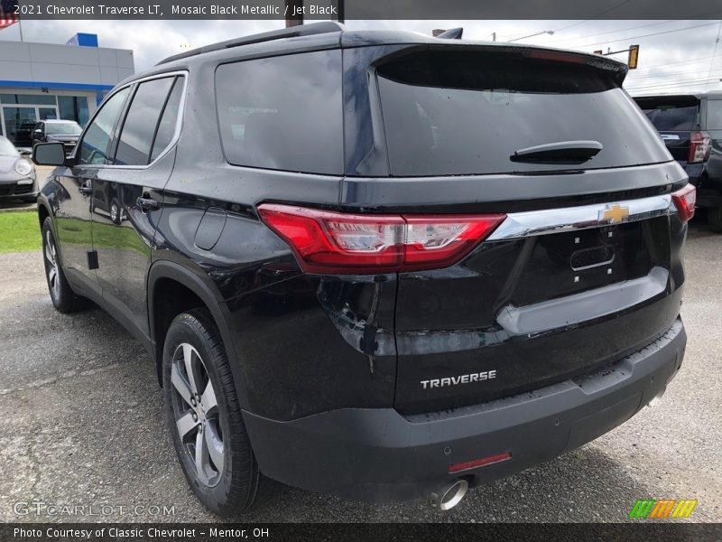 Mosaic Black Metallic / Jet Black 2021 Chevrolet Traverse LT