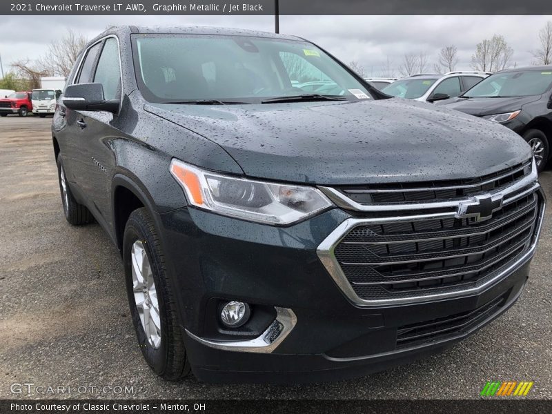 Graphite Metallic / Jet Black 2021 Chevrolet Traverse LT AWD