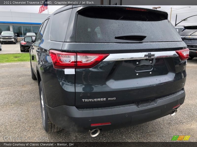 Graphite Metallic / Jet Black 2021 Chevrolet Traverse LT AWD