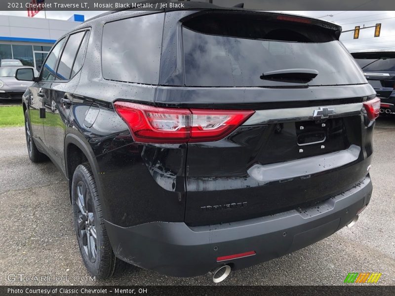Mosaic Black Metallic / Jet Black 2021 Chevrolet Traverse LT