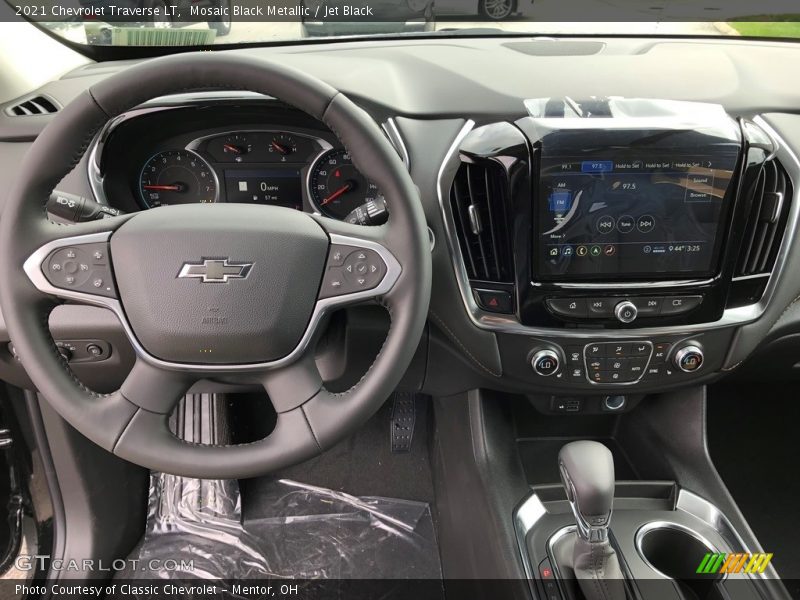 Mosaic Black Metallic / Jet Black 2021 Chevrolet Traverse LT