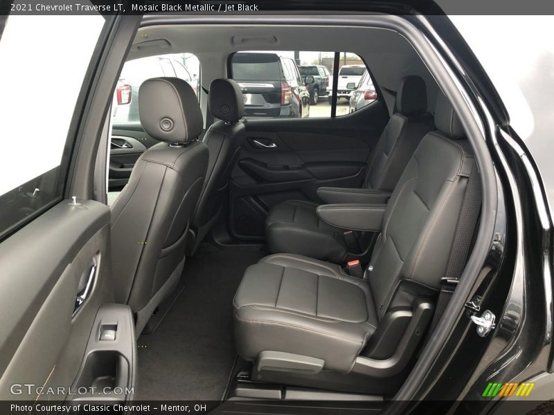 Mosaic Black Metallic / Jet Black 2021 Chevrolet Traverse LT