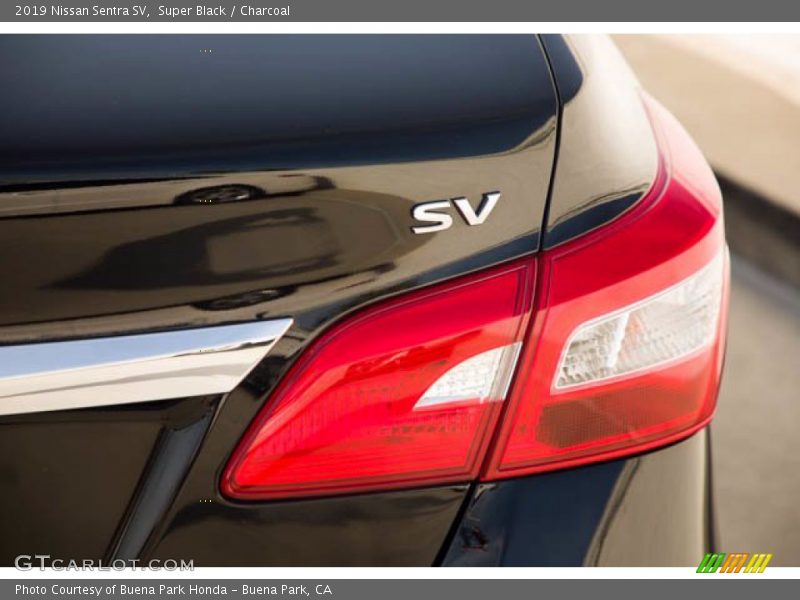 Super Black / Charcoal 2019 Nissan Sentra SV