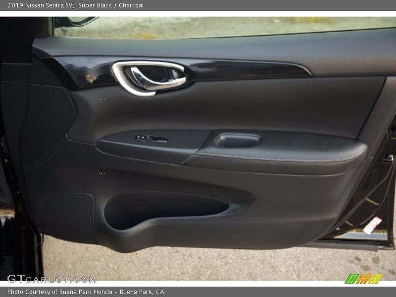 Super Black / Charcoal 2019 Nissan Sentra SV