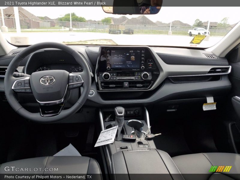 Blizzard White Pearl / Black 2021 Toyota Highlander XLE