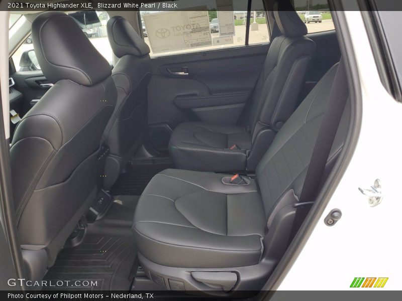 Blizzard White Pearl / Black 2021 Toyota Highlander XLE