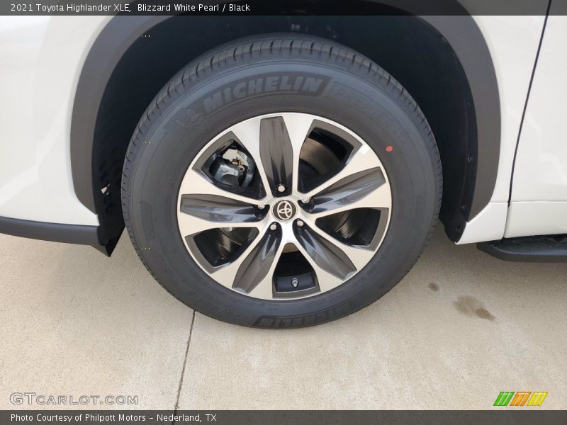 Blizzard White Pearl / Black 2021 Toyota Highlander XLE