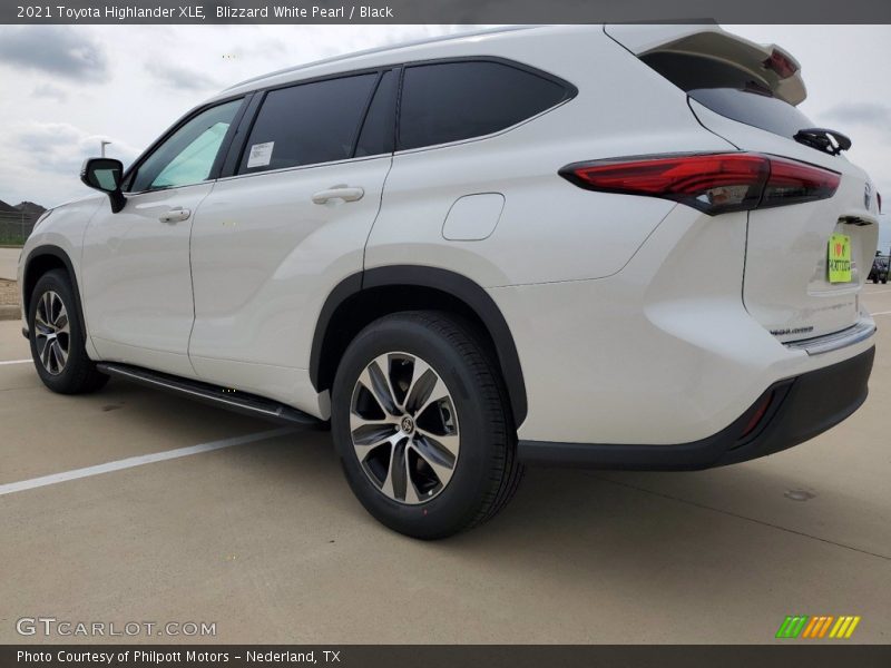Blizzard White Pearl / Black 2021 Toyota Highlander XLE