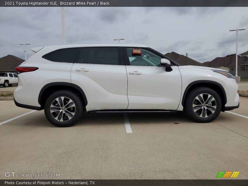Blizzard White Pearl / Black 2021 Toyota Highlander XLE