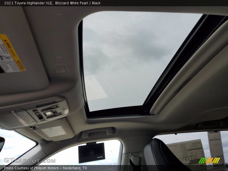 Blizzard White Pearl / Black 2021 Toyota Highlander XLE
