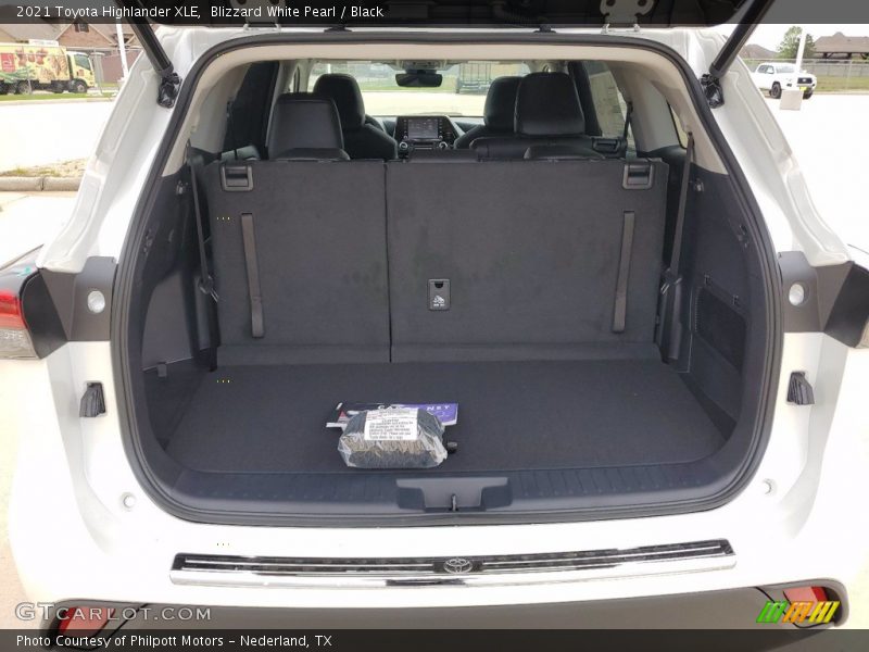 Blizzard White Pearl / Black 2021 Toyota Highlander XLE