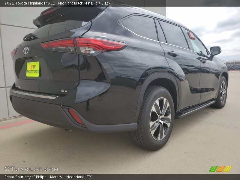 Midnight Black Metallic / Black 2021 Toyota Highlander XLE