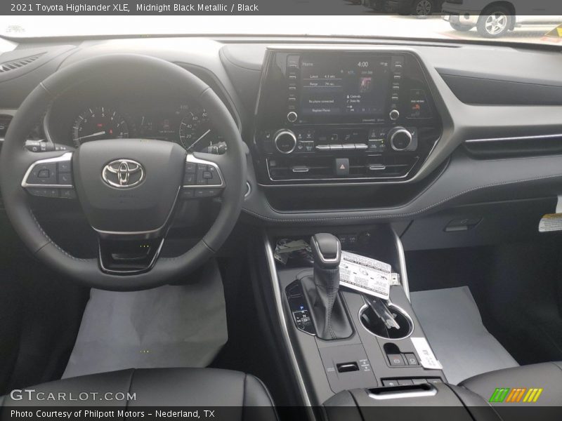 Midnight Black Metallic / Black 2021 Toyota Highlander XLE