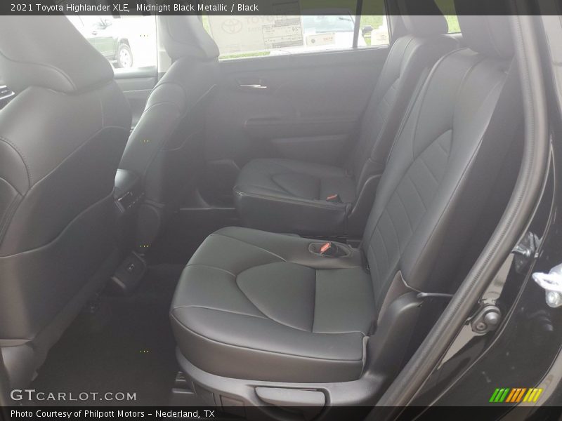 Midnight Black Metallic / Black 2021 Toyota Highlander XLE