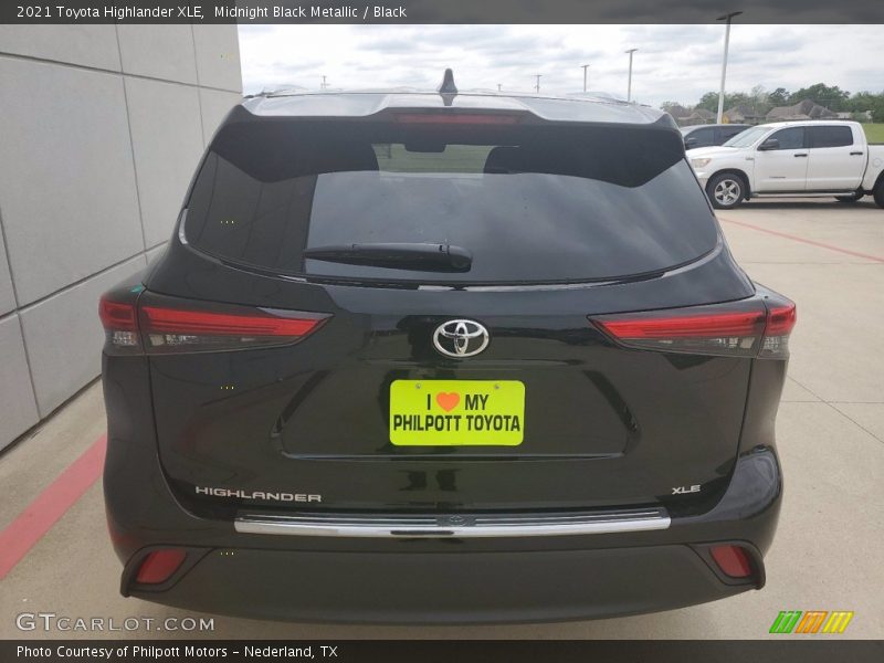 Midnight Black Metallic / Black 2021 Toyota Highlander XLE