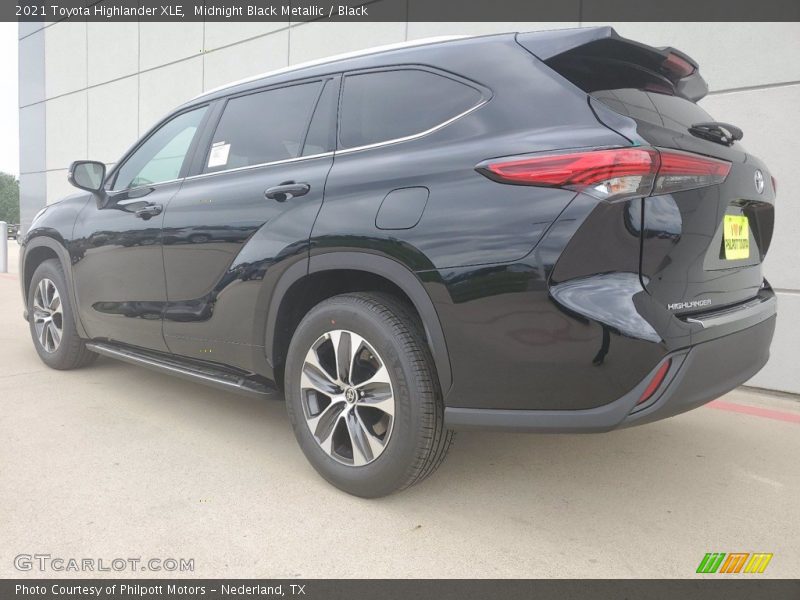 Midnight Black Metallic / Black 2021 Toyota Highlander XLE