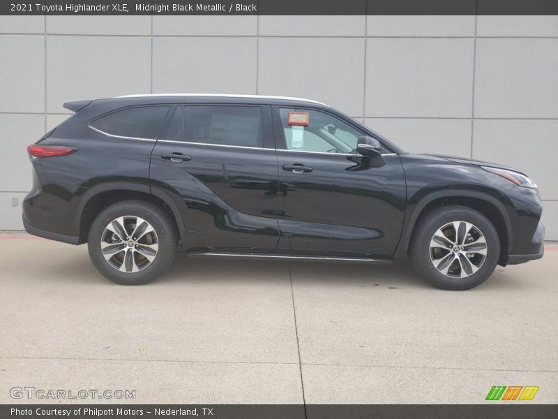Midnight Black Metallic / Black 2021 Toyota Highlander XLE