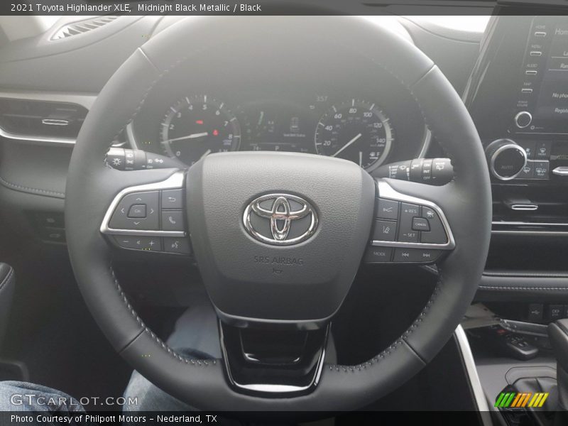 Midnight Black Metallic / Black 2021 Toyota Highlander XLE