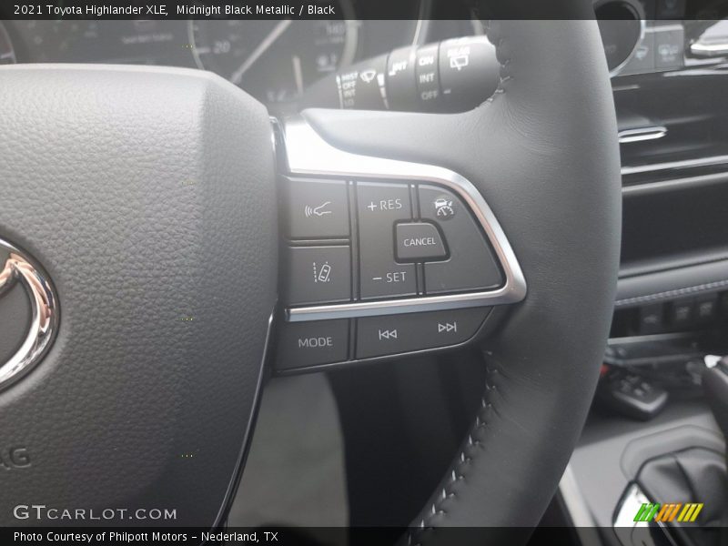 Midnight Black Metallic / Black 2021 Toyota Highlander XLE