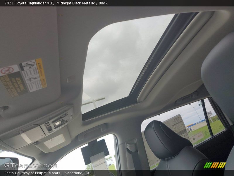 Midnight Black Metallic / Black 2021 Toyota Highlander XLE