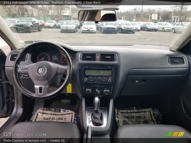 Platinum Gray Metallic / Titan Black 2011 Volkswagen Jetta SE Sedan