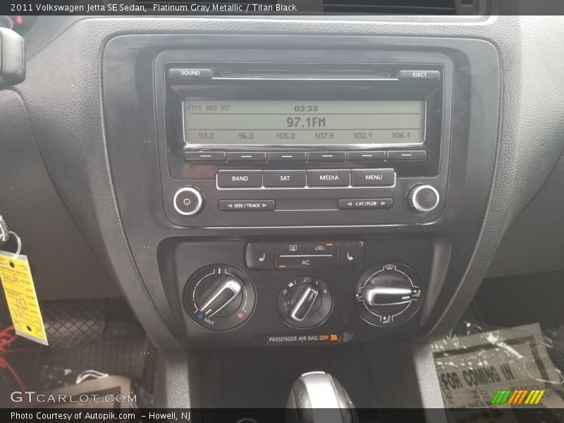 Platinum Gray Metallic / Titan Black 2011 Volkswagen Jetta SE Sedan