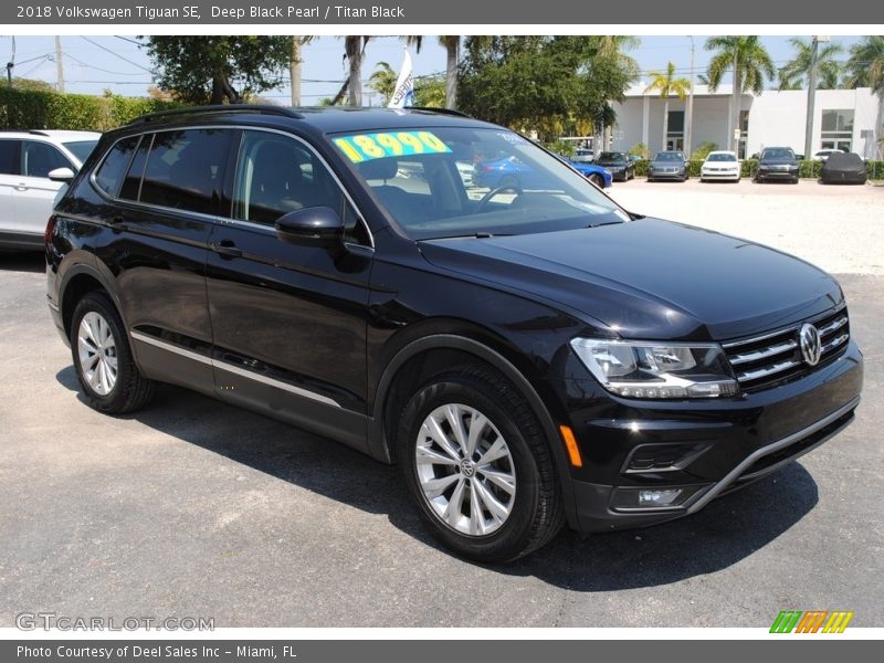 Deep Black Pearl / Titan Black 2018 Volkswagen Tiguan SE