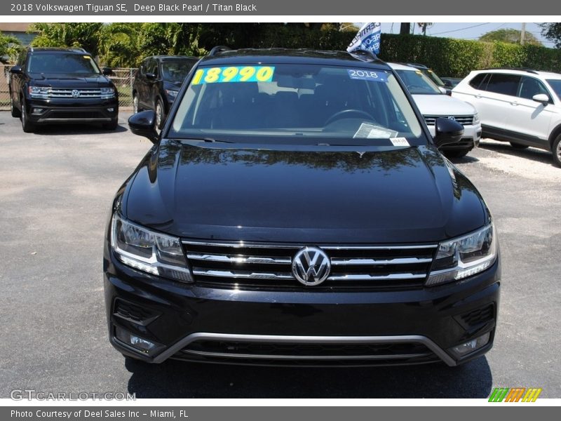 Deep Black Pearl / Titan Black 2018 Volkswagen Tiguan SE