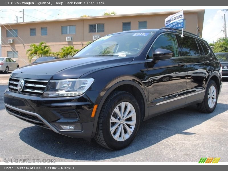 Deep Black Pearl / Titan Black 2018 Volkswagen Tiguan SE