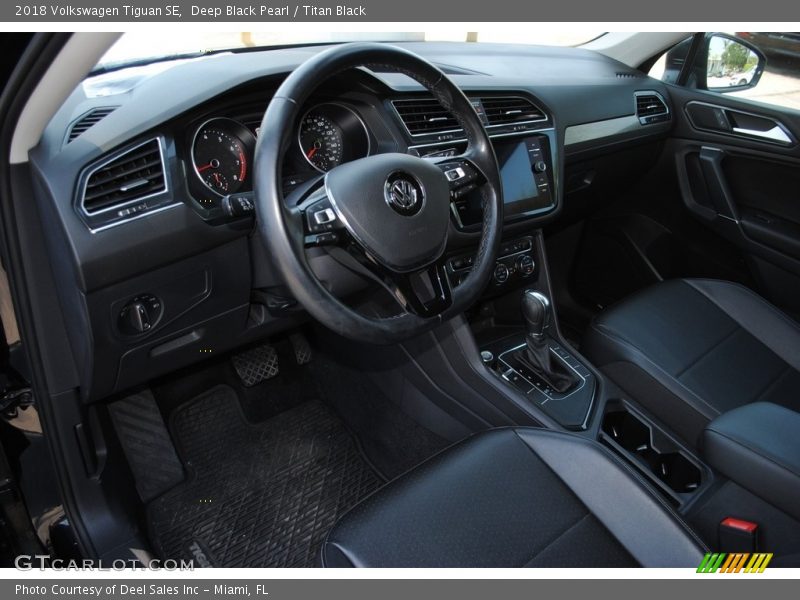 Deep Black Pearl / Titan Black 2018 Volkswagen Tiguan SE
