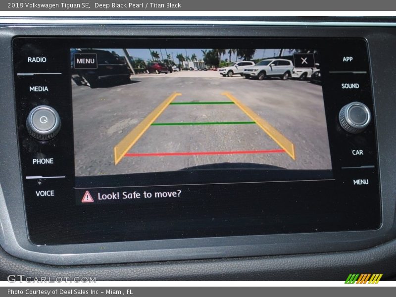 Deep Black Pearl / Titan Black 2018 Volkswagen Tiguan SE
