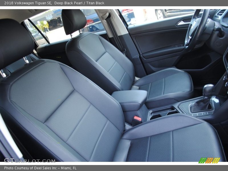 Deep Black Pearl / Titan Black 2018 Volkswagen Tiguan SE