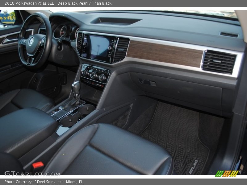 Deep Black Pearl / Titan Black 2018 Volkswagen Atlas SEL
