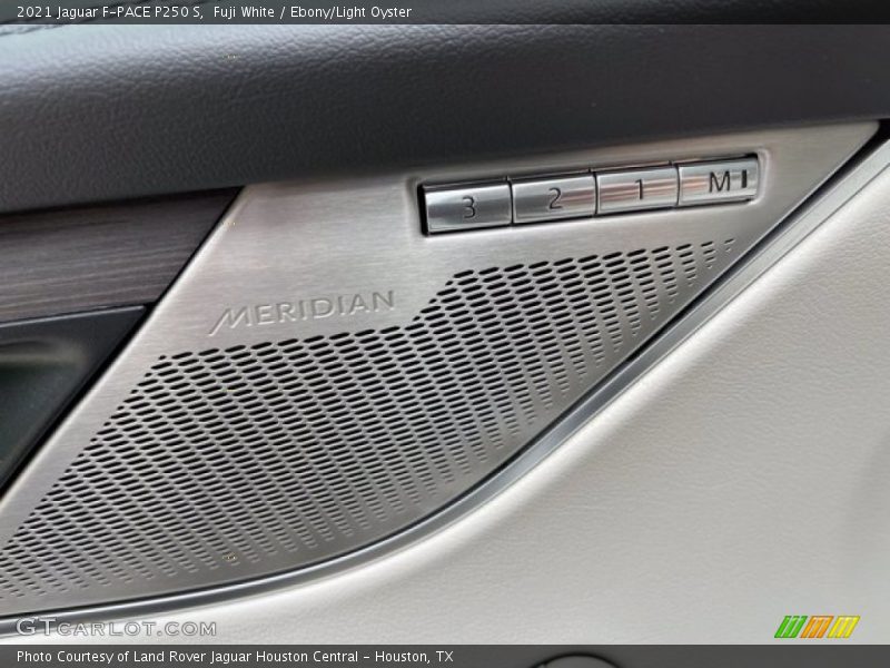 Fuji White / Ebony/Light Oyster 2021 Jaguar F-PACE P250 S