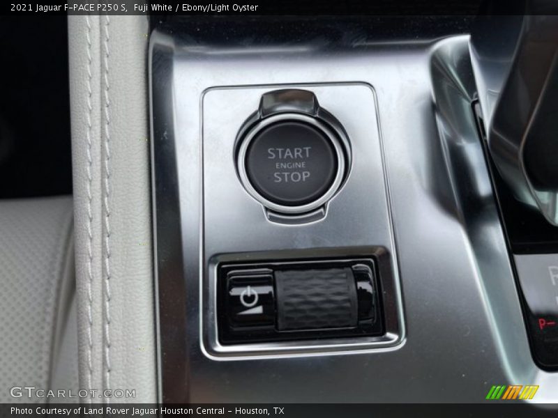 Fuji White / Ebony/Light Oyster 2021 Jaguar F-PACE P250 S