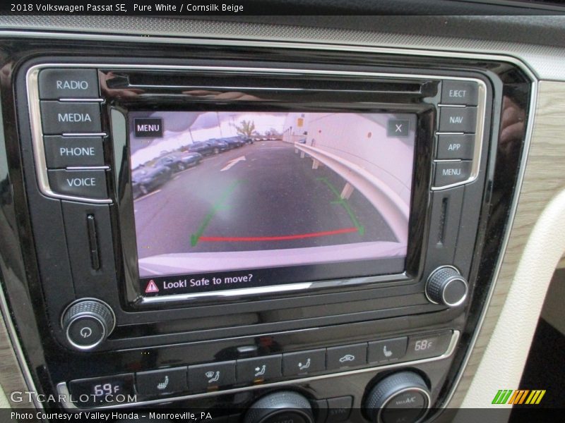 Pure White / Cornsilk Beige 2018 Volkswagen Passat SE