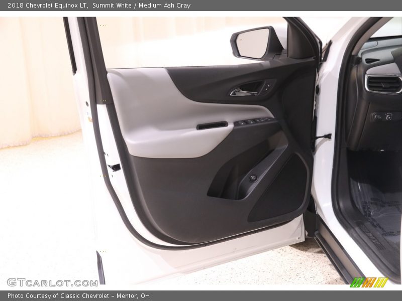 Summit White / Medium Ash Gray 2018 Chevrolet Equinox LT