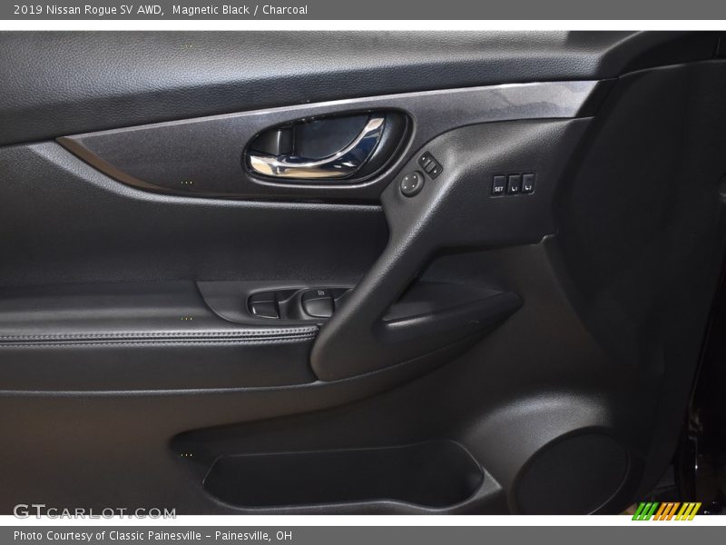 Magnetic Black / Charcoal 2019 Nissan Rogue SV AWD