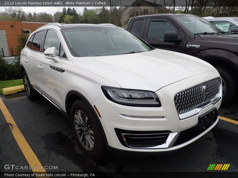 Front 3/4 View of 2019 Nautilus Select AWD