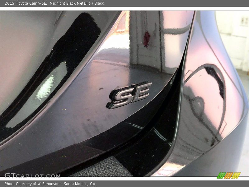 Midnight Black Metallic / Black 2019 Toyota Camry SE
