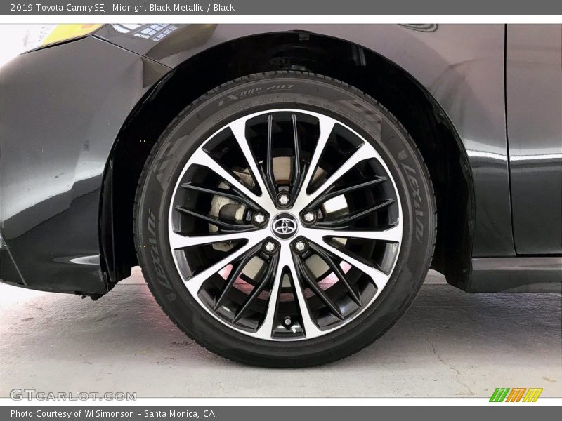 Midnight Black Metallic / Black 2019 Toyota Camry SE