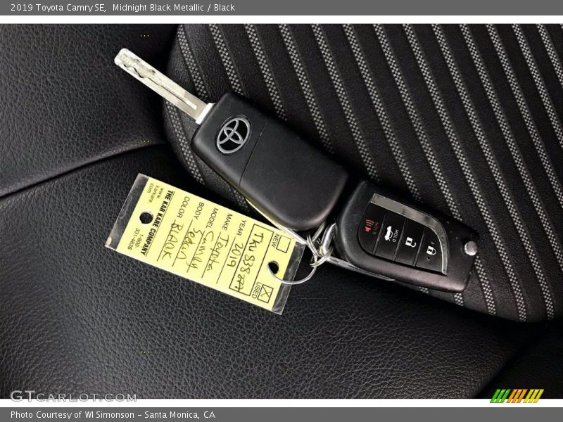 Midnight Black Metallic / Black 2019 Toyota Camry SE