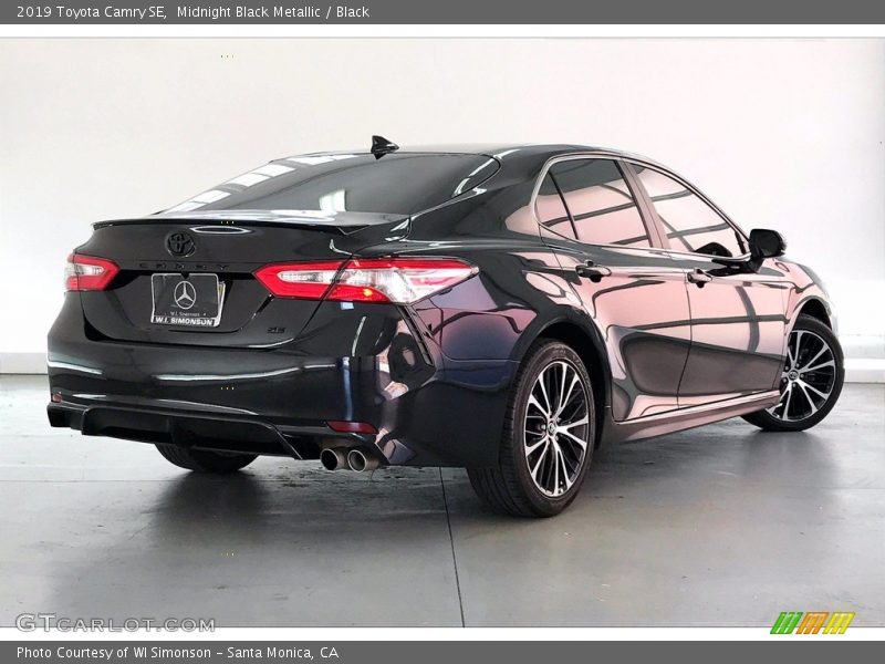 Midnight Black Metallic / Black 2019 Toyota Camry SE