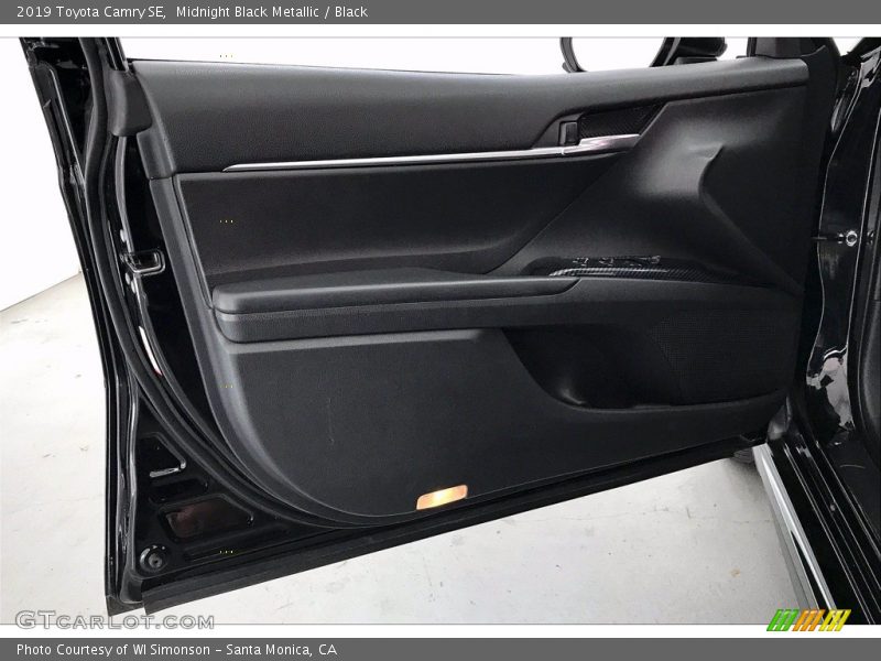 Midnight Black Metallic / Black 2019 Toyota Camry SE