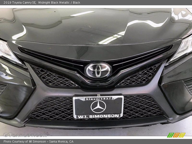 Midnight Black Metallic / Black 2019 Toyota Camry SE