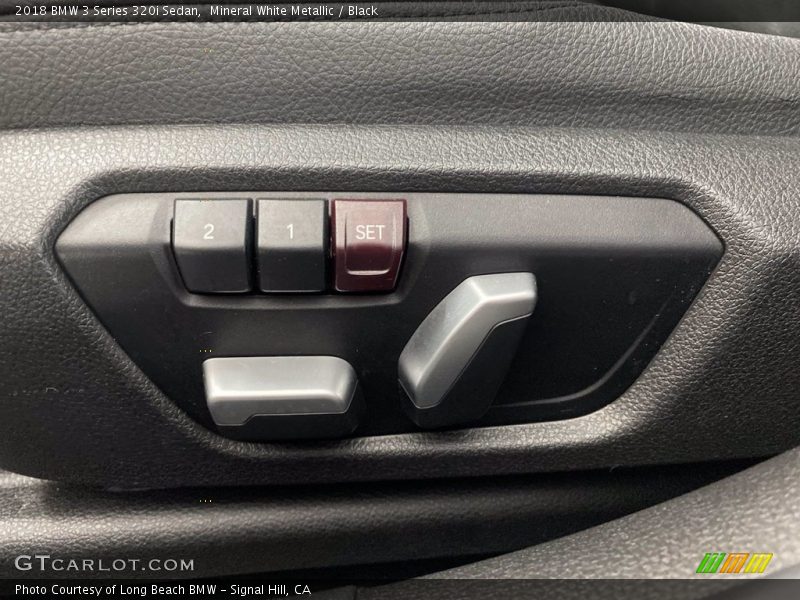 Mineral White Metallic / Black 2018 BMW 3 Series 320i Sedan