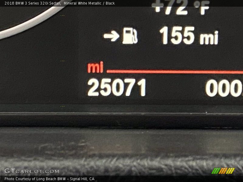 Mineral White Metallic / Black 2018 BMW 3 Series 320i Sedan